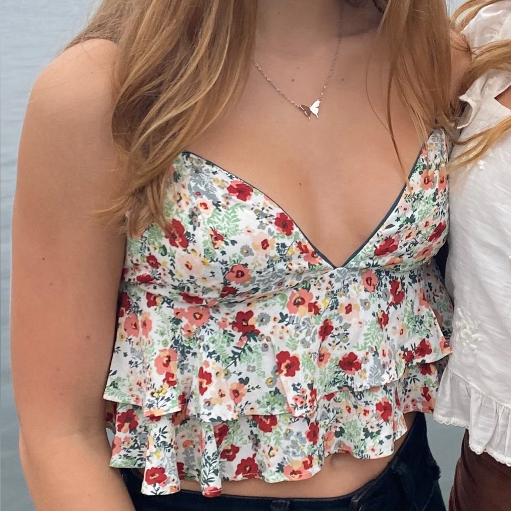 Cropped cami top! Beachy and summer! Floral
